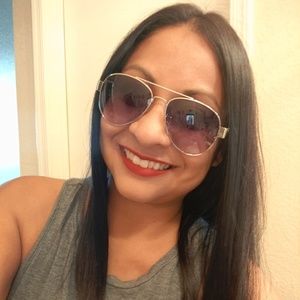 Meet your Posher, Debbie